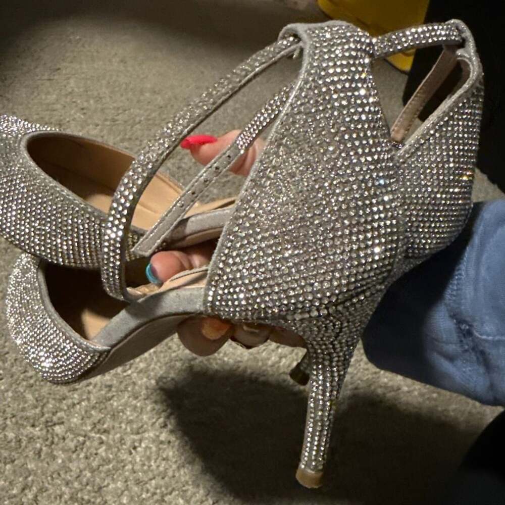 Steve Madden Twinkle Rhinestone Heels Size 7.5 Silver